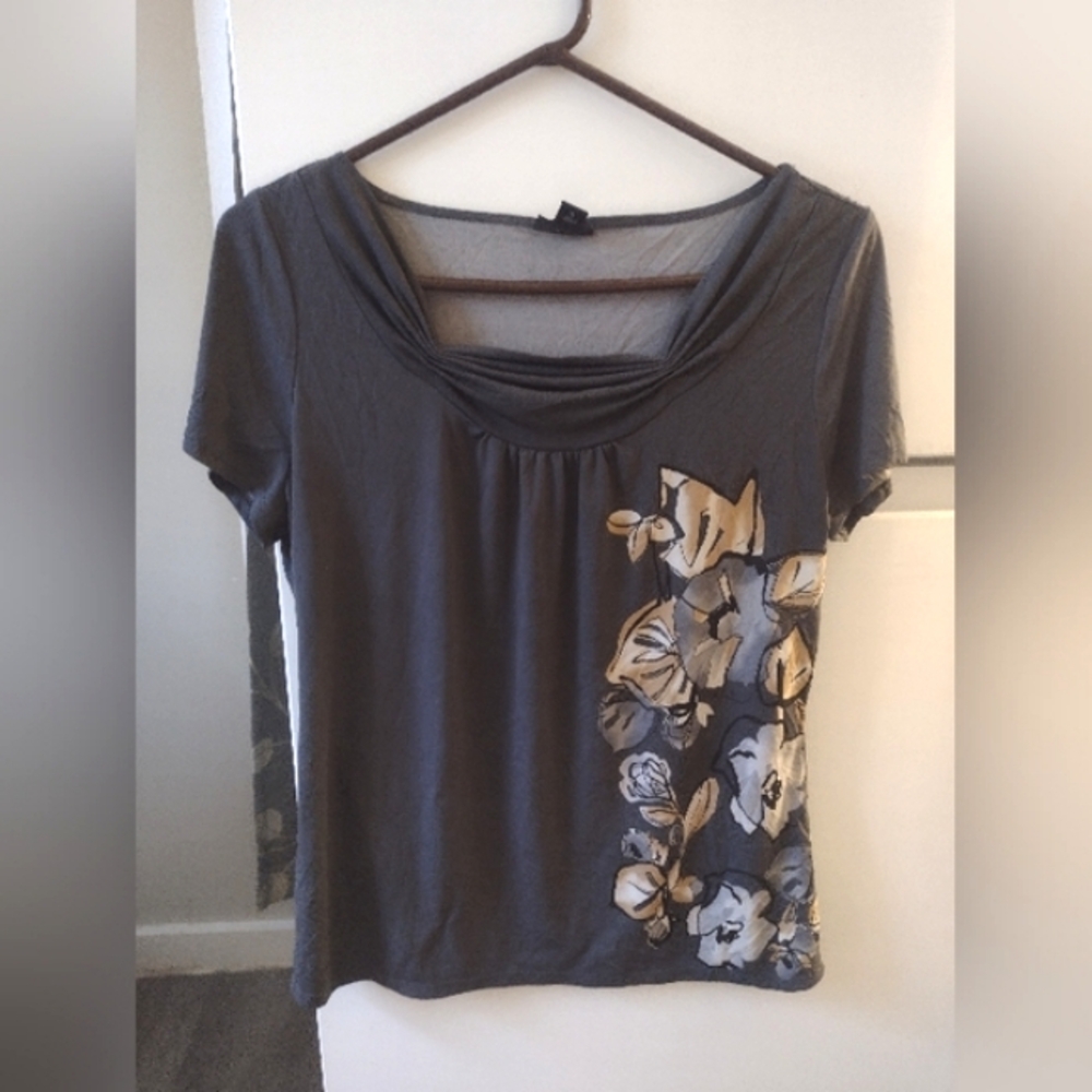 East 5th Gray and Beige Floral Blouse Size L.